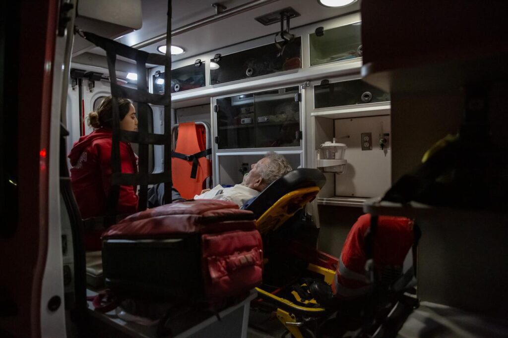 Extranjero de 80 años se impacta con muro de contención en la Internacional