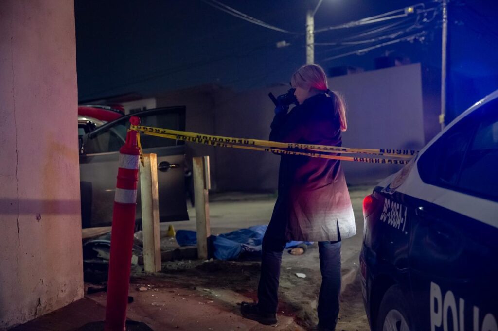 Joven muere prensado tras chocar con un negocio esta madrugada