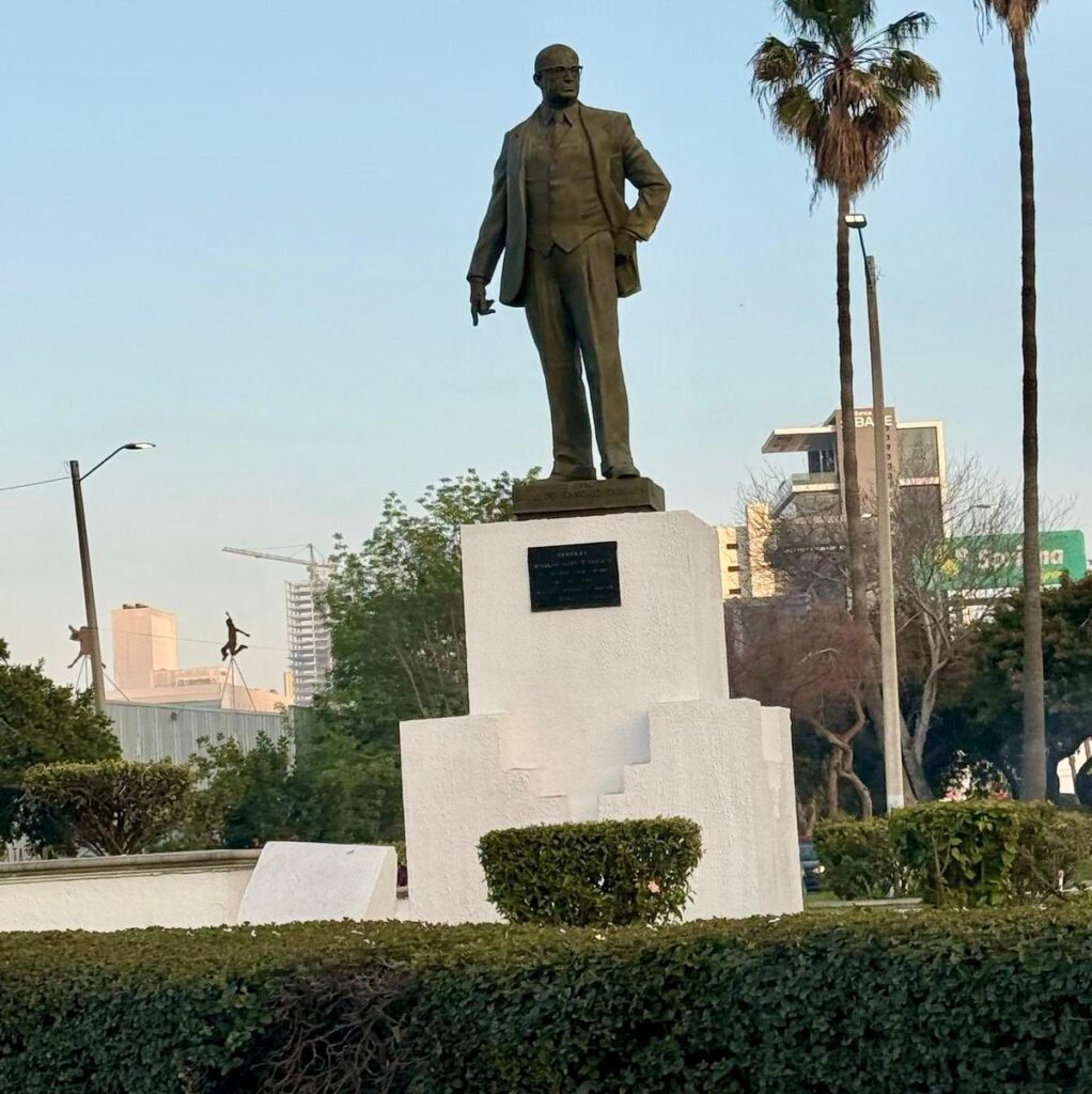 Ayuntamiento de Tijuana rehabilita monumentos y estaciones del SITT