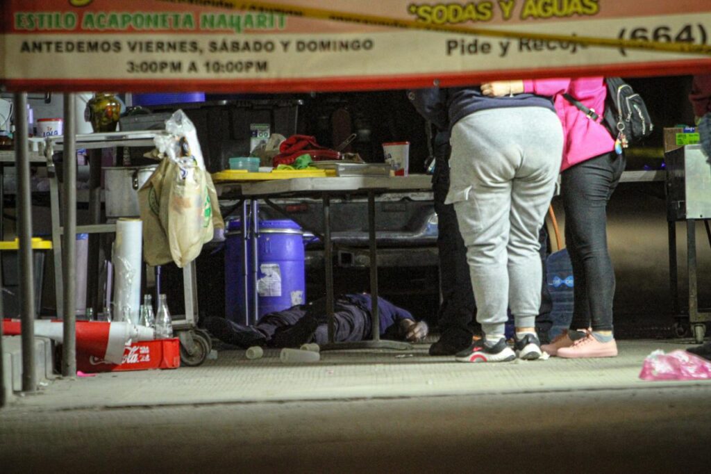 Matan a hombre en puesto de antojitos mexicanos