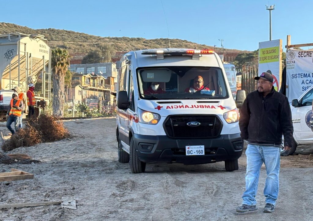 Cuatro trabajadores lesionados tras caída de varillas en obra del viaducto elevado