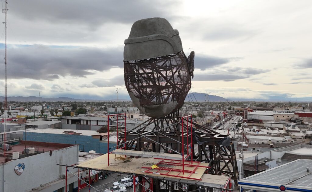 Continúa la obra del monumento 