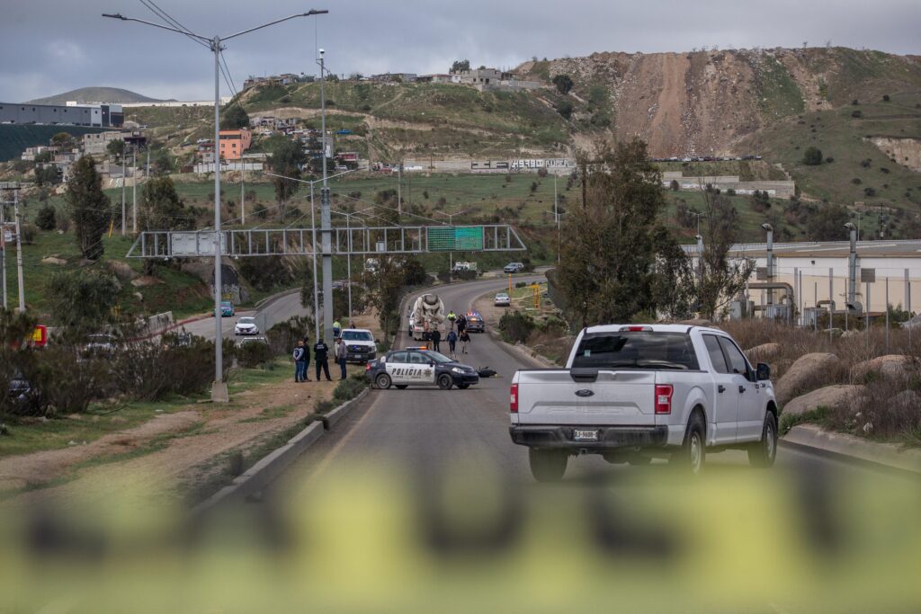 Motociclista muere tras impactarse con camión revolvedor