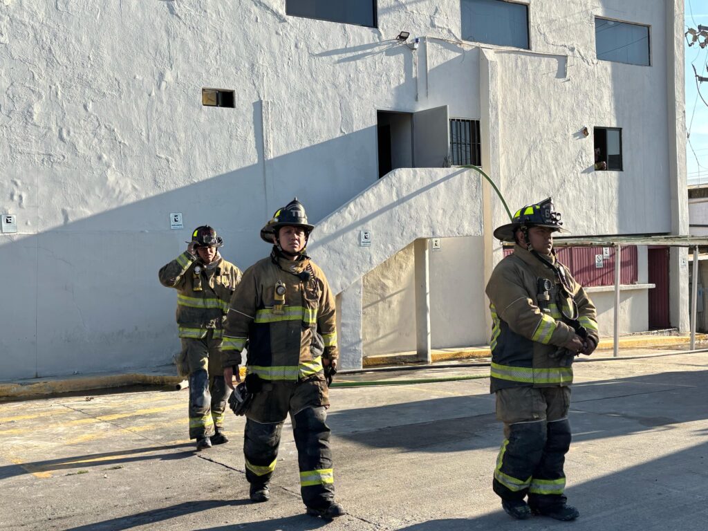 Se incendia fábrica en la colonia Loma Bonita Se incendia fábrica en la colonia Loma Bonita