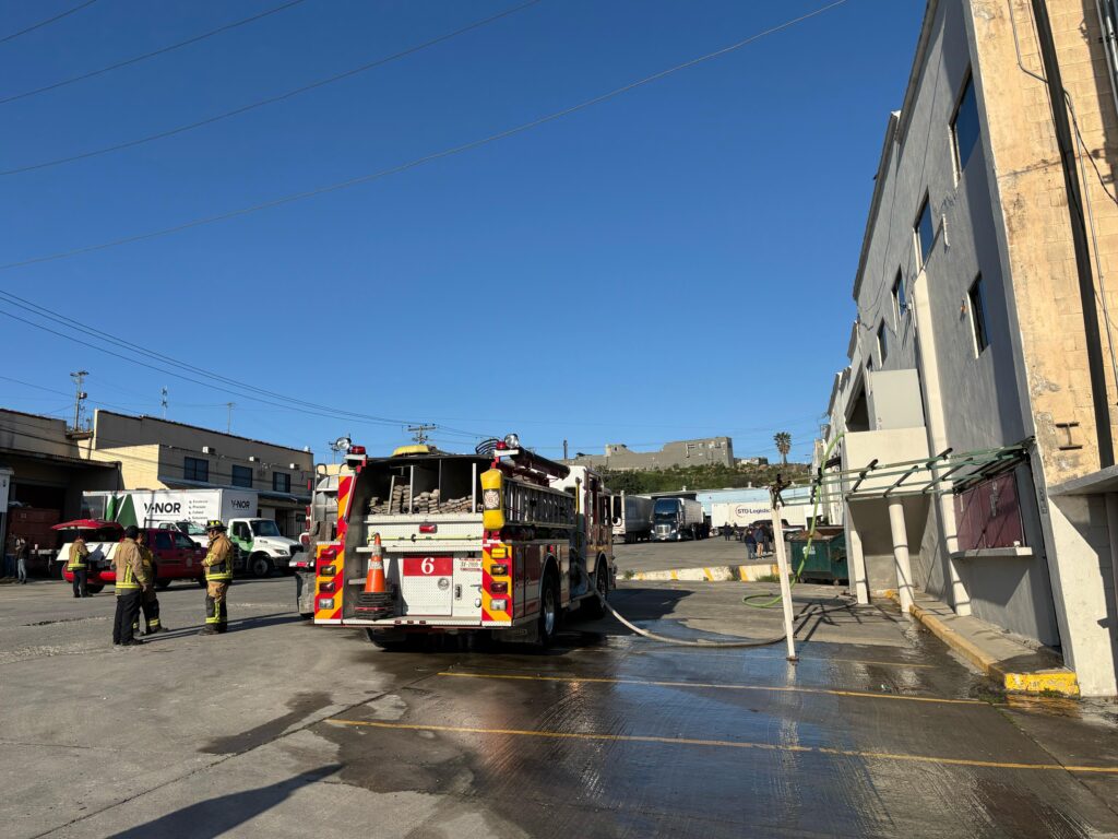 Se incendia fábrica en la colonia Loma Bonita Se incendia fábrica en la colonia Loma Bonita