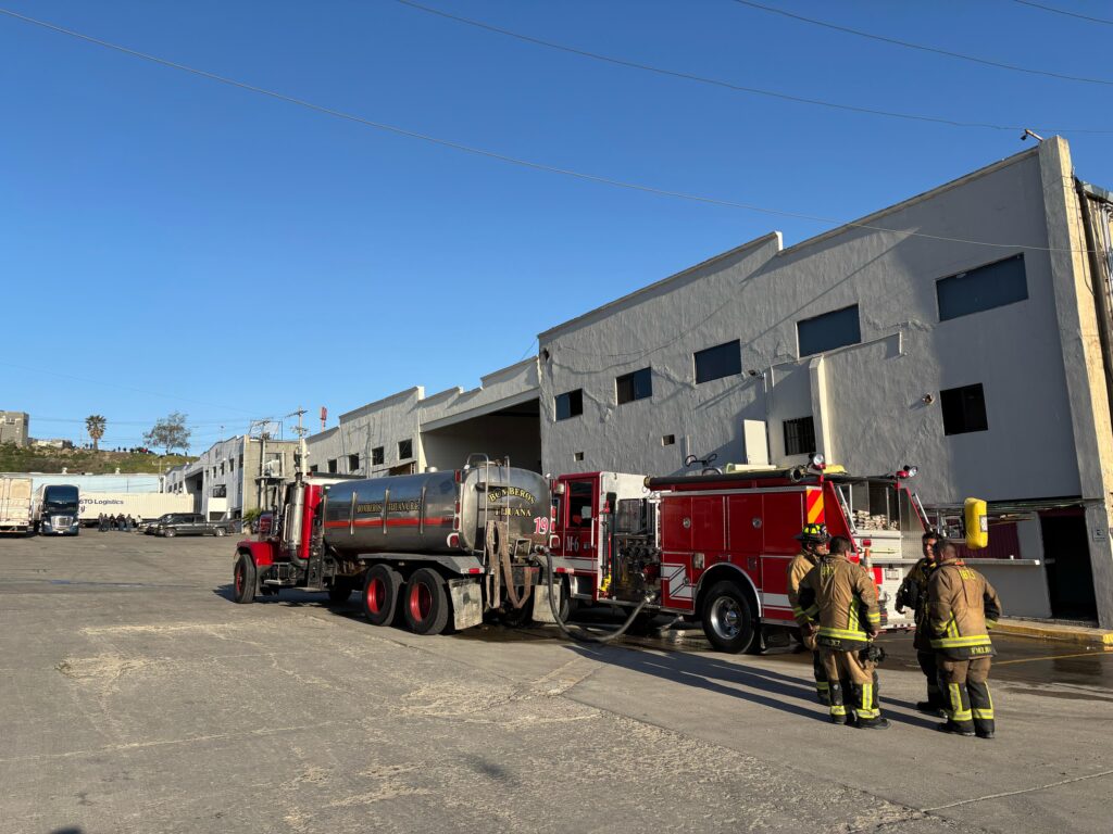 Se incendia fábrica en la colonia Loma Bonita Se incendia fábrica en la colonia Loma Bonita