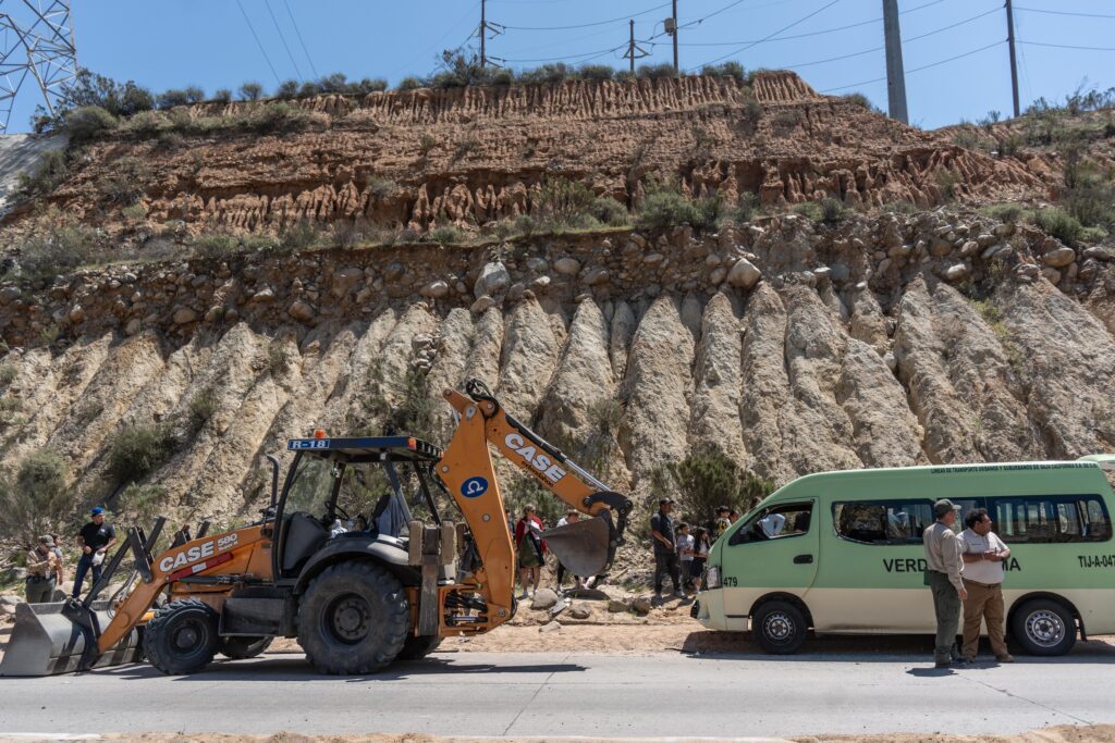 Choque entre taxi y retroexcavadora deja nueve lesionados en el bulevar 2000