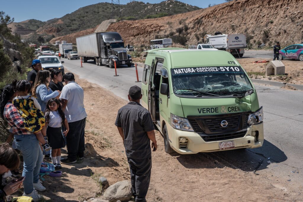 Choque entre taxi y retroexcavadora deja nueve lesionados en el bulevar 2000