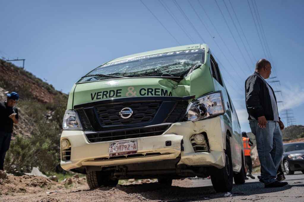 Choque entre taxi y retroexcavadora deja nueve lesionados en el bulevar 2000