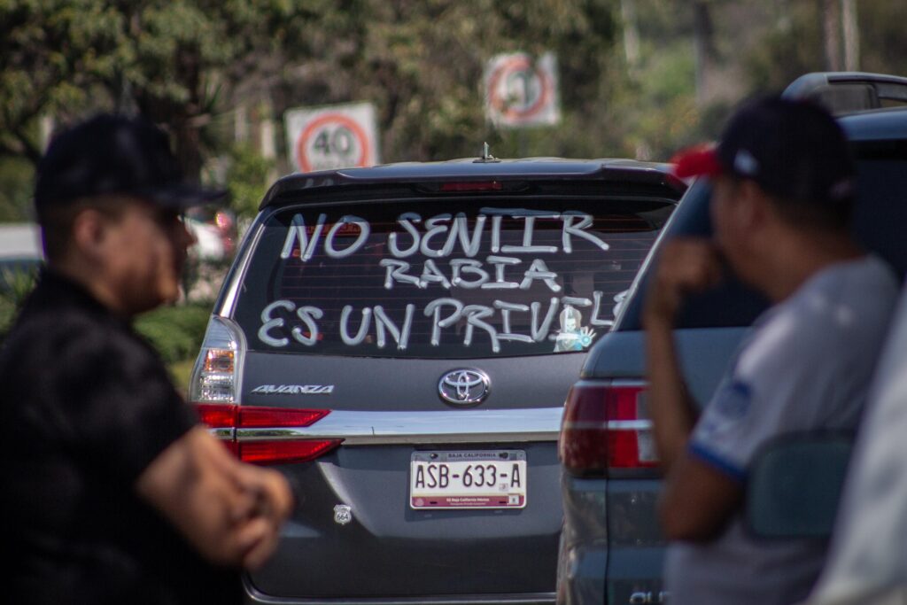Conductores de Uber realizan caravana para darle el último adiós a su compañero Aristeo, quien murió tras ser víctima de un asalto