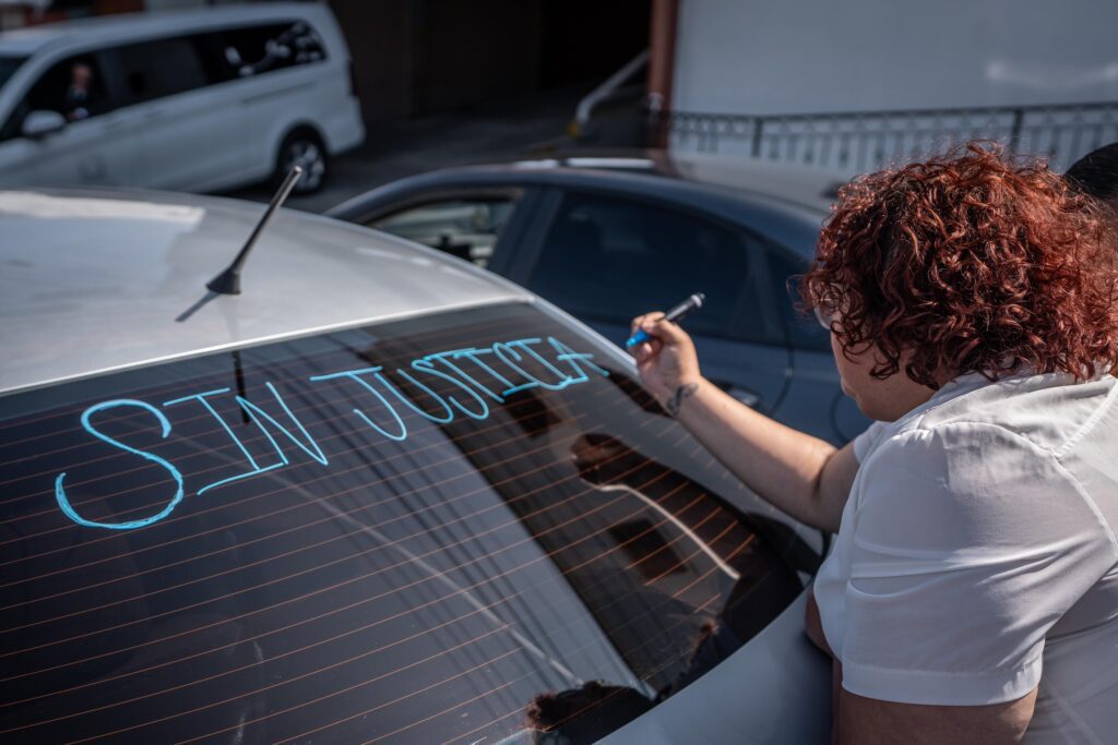 Conductores de Uber realizan caravana para darle el último adiós a su compañero Aristeo, quien murió tras ser víctima de un asalto