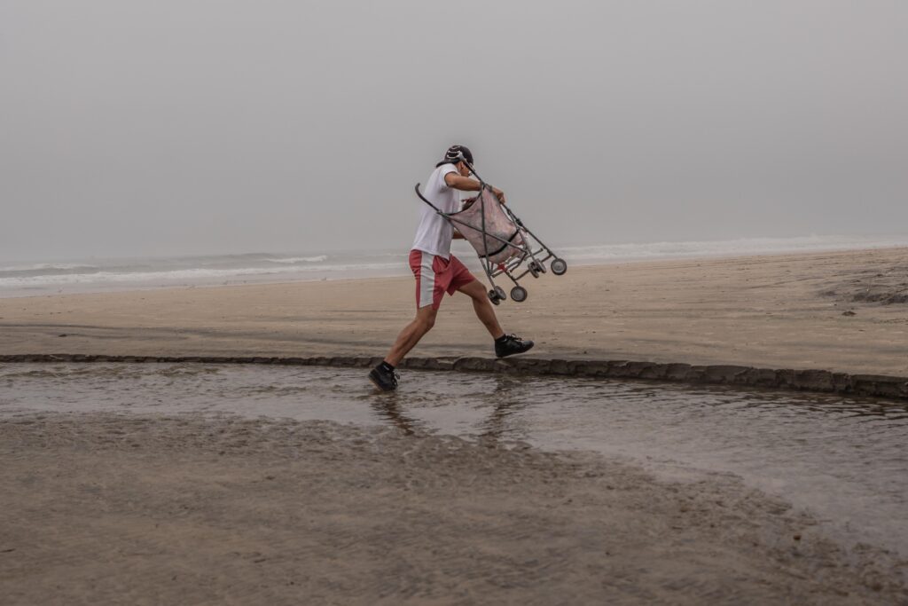 Turistas visitan playas de Tijuana y Rosarito pese a estar contaminadas