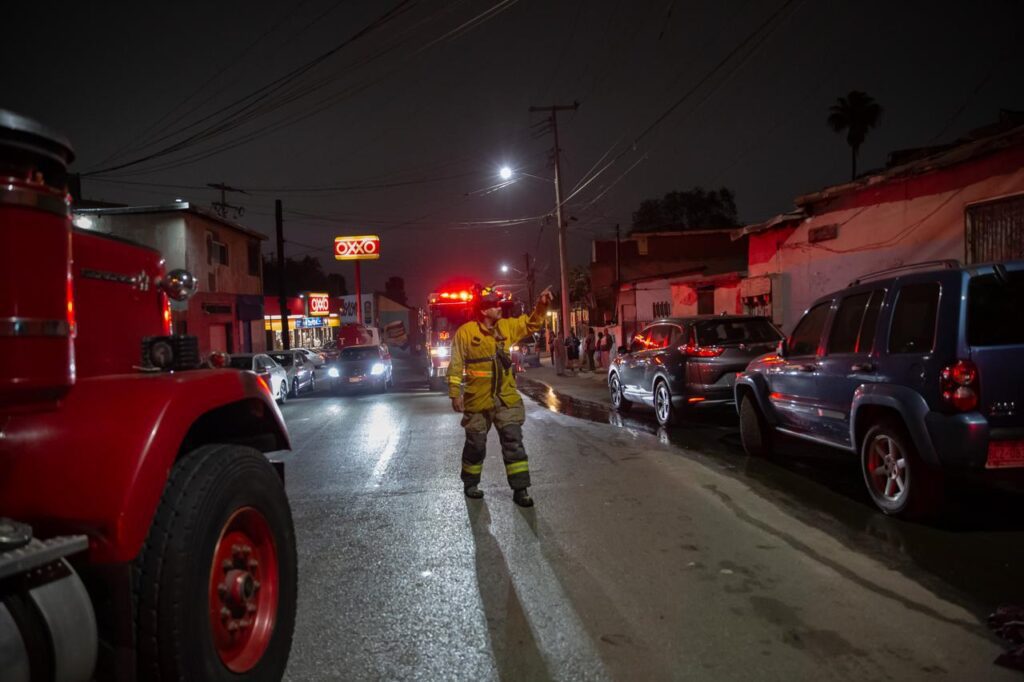 Incendio consume dos casas y deja un perro sin vida en Cañón Johnson