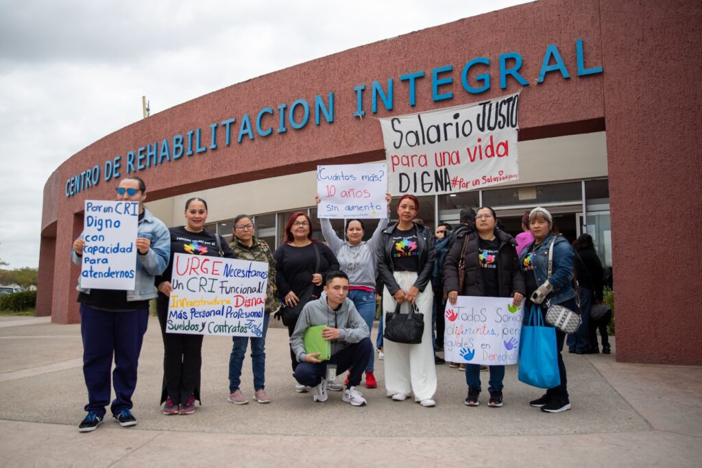 Madres de familia y pacientes del CRI se manifiestan para exigir mejor infraestructura y salarios