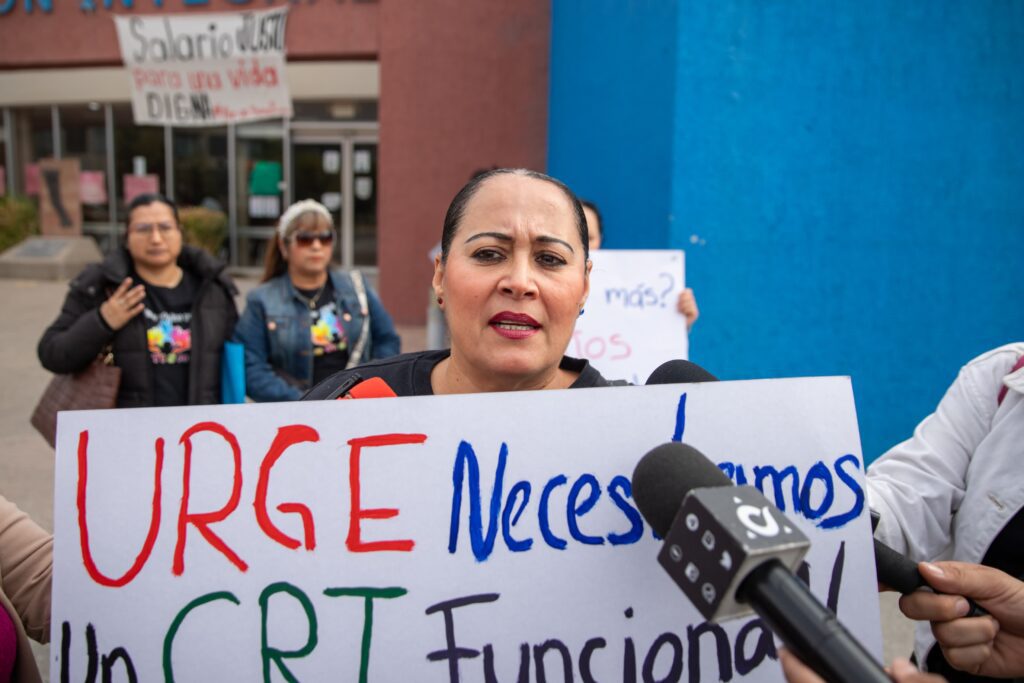 Madres de familia y pacientes del CRI se manifiestan para exigir mejor infraestructura y salarios