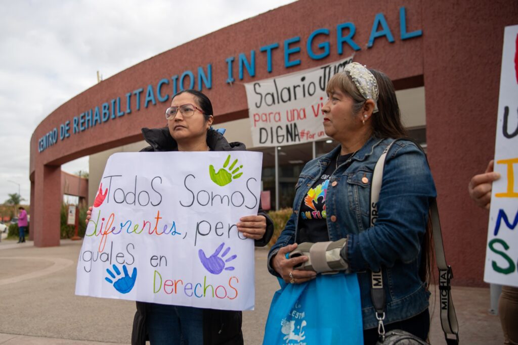 Madres de familia y pacientes del CRI se manifiestan para exigir mejor infraestructura y salarios