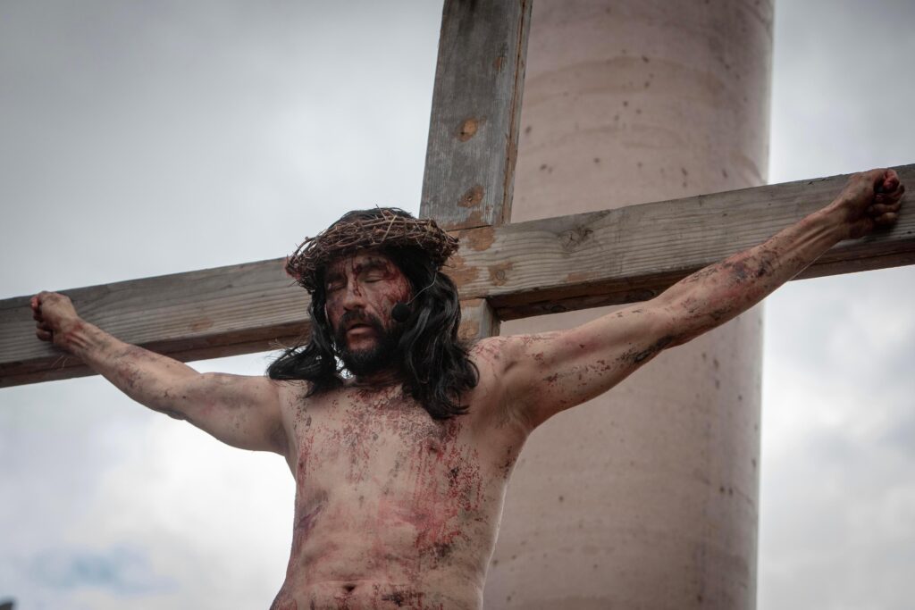 Cientos participan en tradicional Viacrucis en la Zona Centro de Tijuana