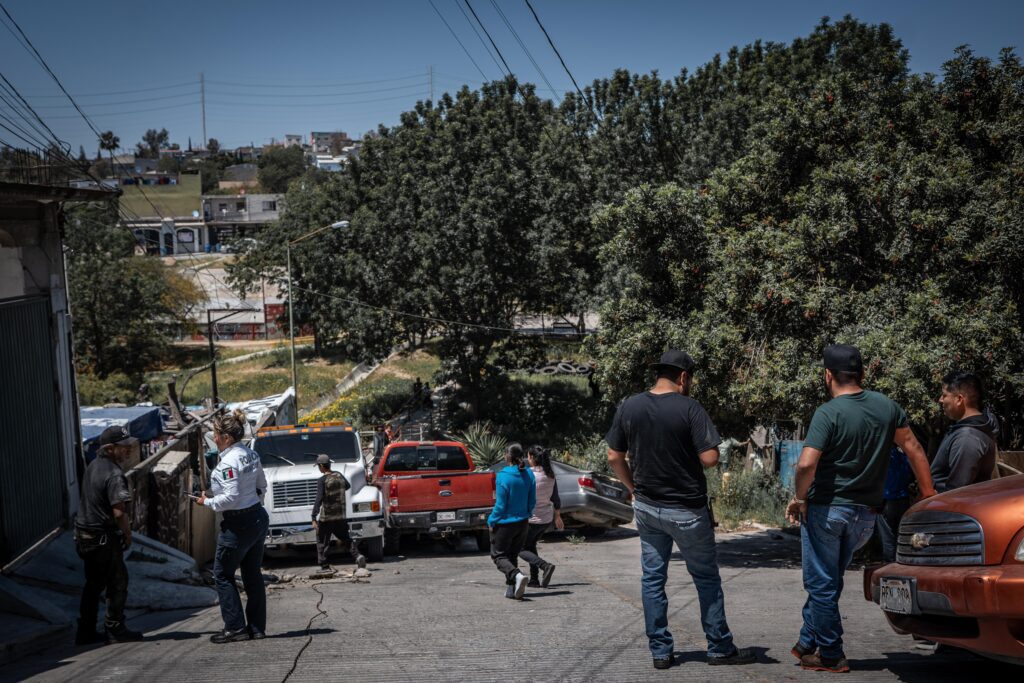 Grúa sin frenos provoca aparatoso accidente en la colonia El Pípila