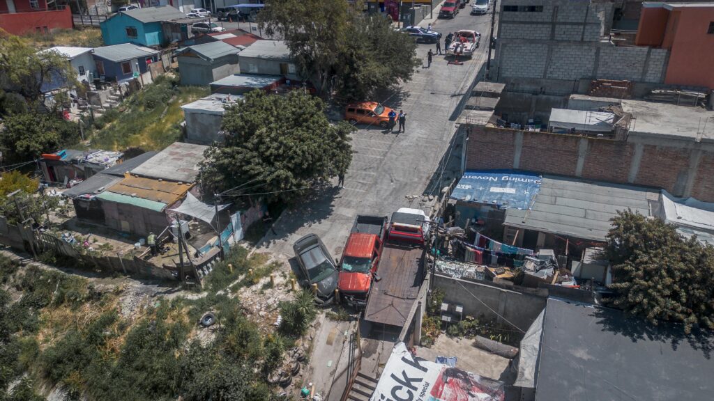 Grúa sin frenos provoca aparatoso accidente en la colonia El Pípila
