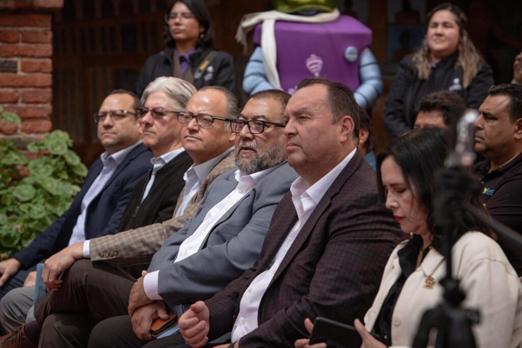 Alcalde de Tijuana firma convenio con Museo del Trompo para la realización de la Feria del libro Tijuana