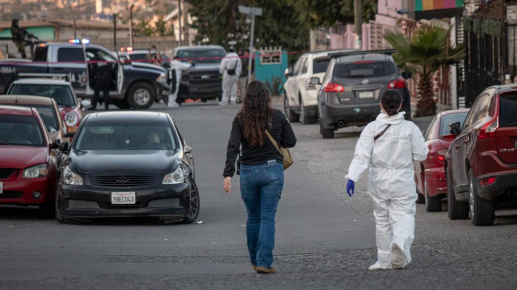 Asesinan a menor de 17 años y una mujer resulta atropellada tras el ataque