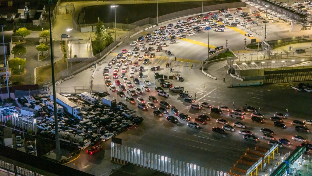 Persecución vehicular provoca cierre de El Chaparral