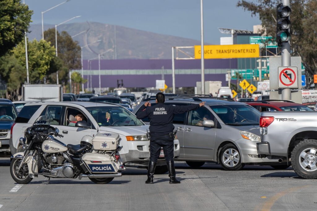 Asesinan a pareja a bordo de su vehículo cerca del Aeropuerto Internacional de Tijuana