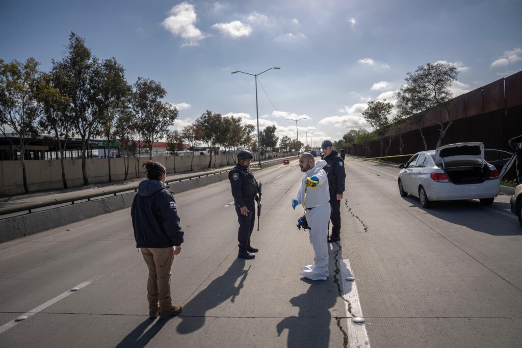 Asesinan a pareja a bordo de su vehículo cerca del Aeropuerto Internacional de Tijuana