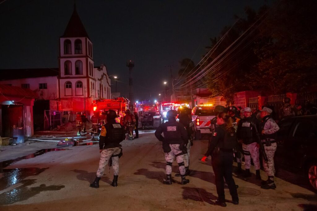 Fuego consume casa donde almacenaba llantas en la colonia Aeropuerto