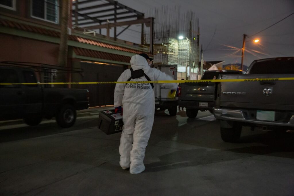 Hallan cuerpo en descomposición dentro de auto en la colonia San Antonio