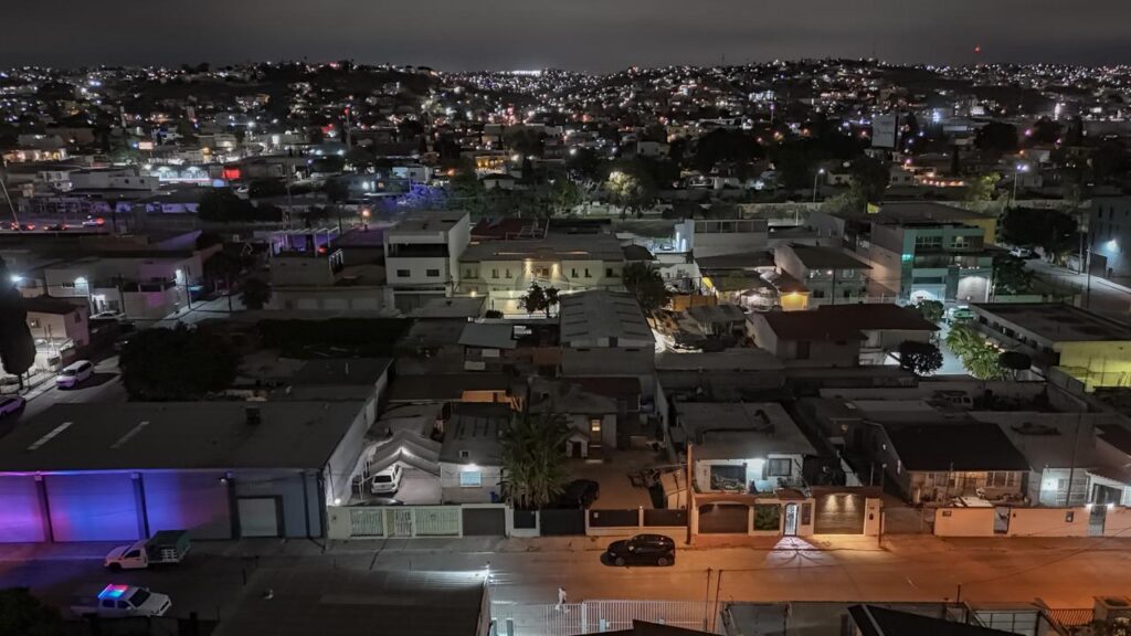 Hallan cuerpo en descomposición dentro de auto en la colonia San Antonio