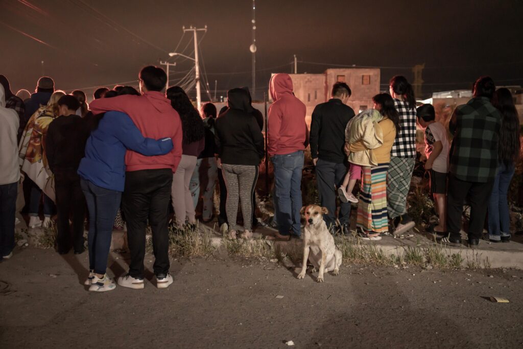 Conductor ebrio choca con camión estacionado; muere jovencita de 17 años