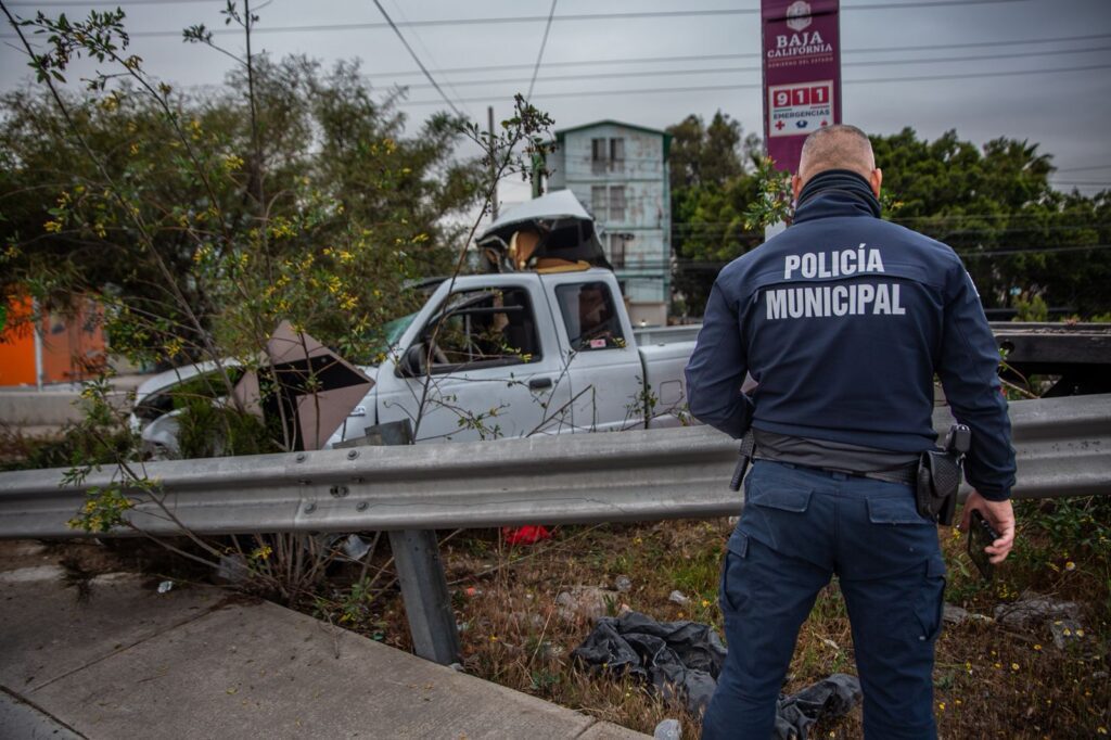 Conductor abandona su vehículo tras chocar sobre el bulevar Benítez