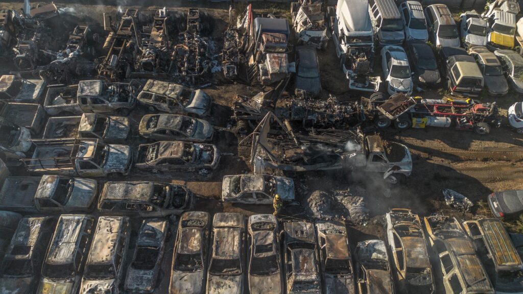 Incendian Grúas Arredondo tras el asesinato de propietarios; hay 3 mil vehículos calcinados
