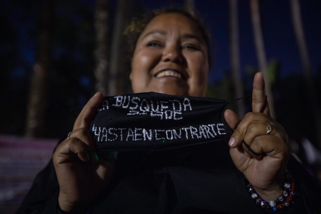 “No hay nada que festejar”: Madres que buscan a sus hijos realizan vigilia en vísperas del 10 de mayo