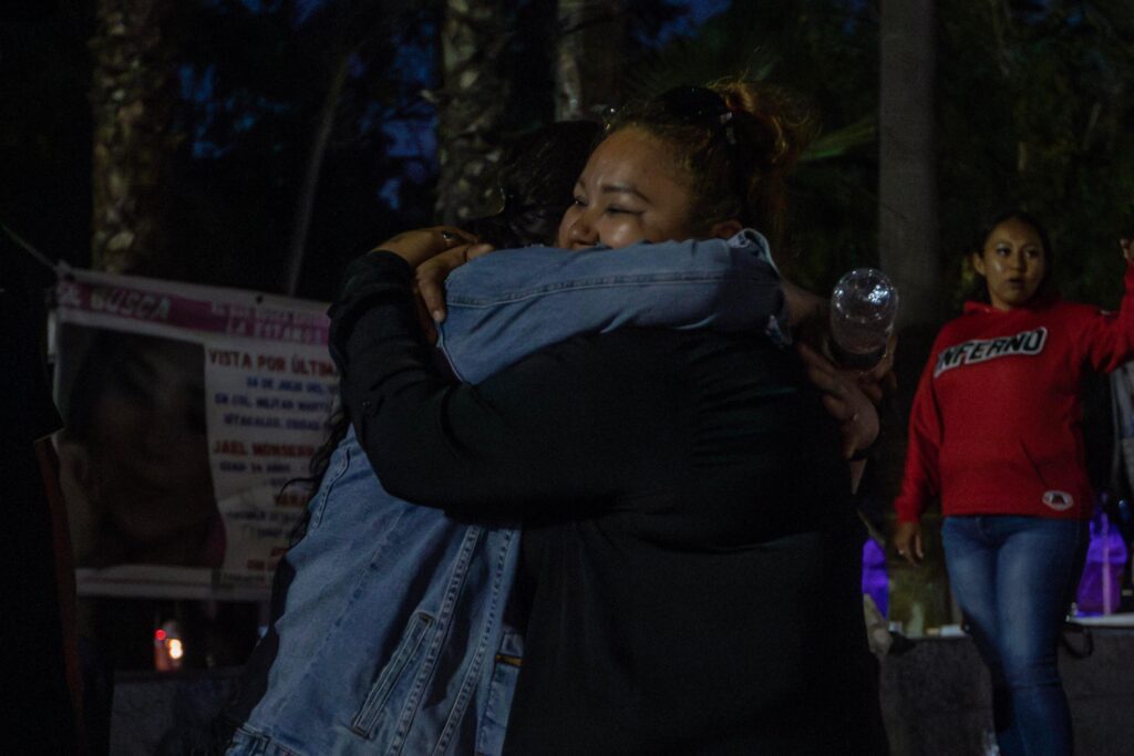 “No hay nada que festejar”: Madres que buscan a sus hijos realizan vigilia en vísperas del 10 de mayo