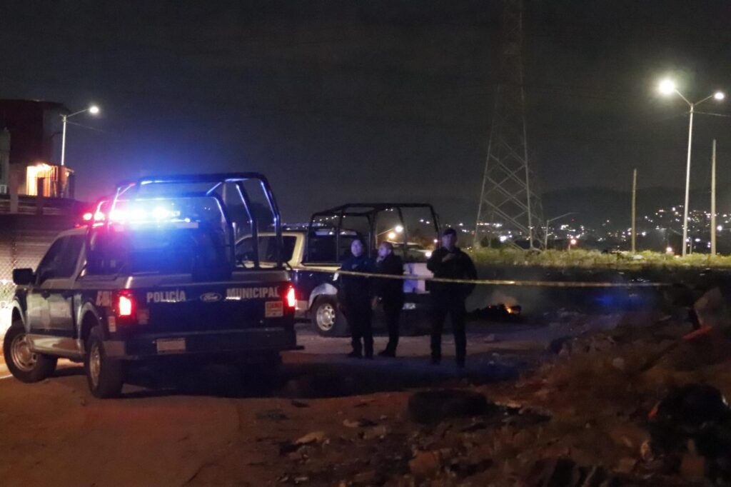 Abandonan cuerpo en llamas en Cañadas del Florido