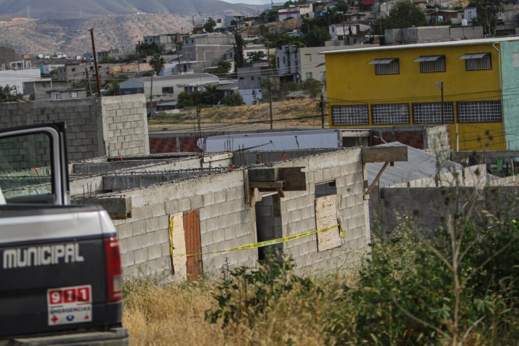 Encuentran cuerpo decapitado y calcinado en obra negra