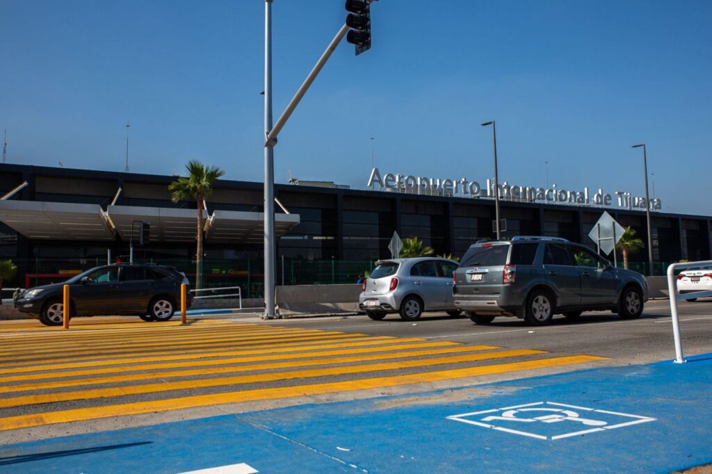 Habilitan áreas para transporte público y privado frente al Aeropuerto de Tijuana