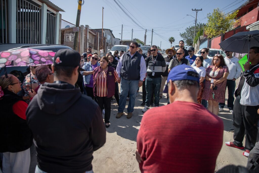 Vecinos de la Sánchez exigen suministro de agua a 5 días sin servicio por deslave