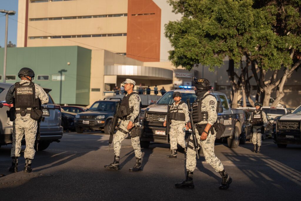 Hombres vestidos de enfermeros asesinan una mujer en Hospital General