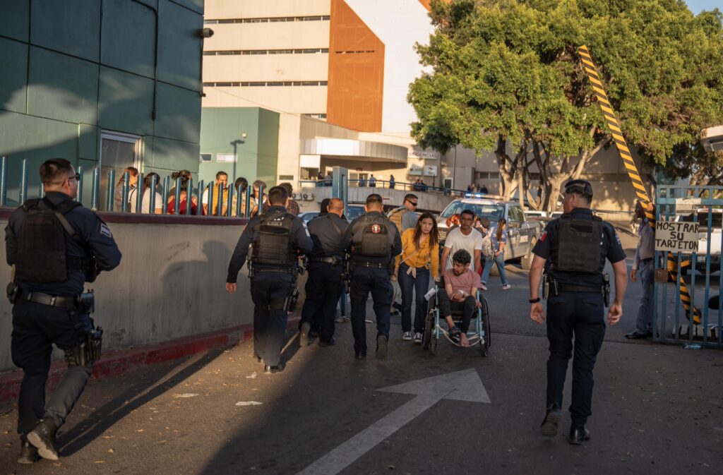 Hombres vestidos de enfermeros asesinan una mujer en Hospital General