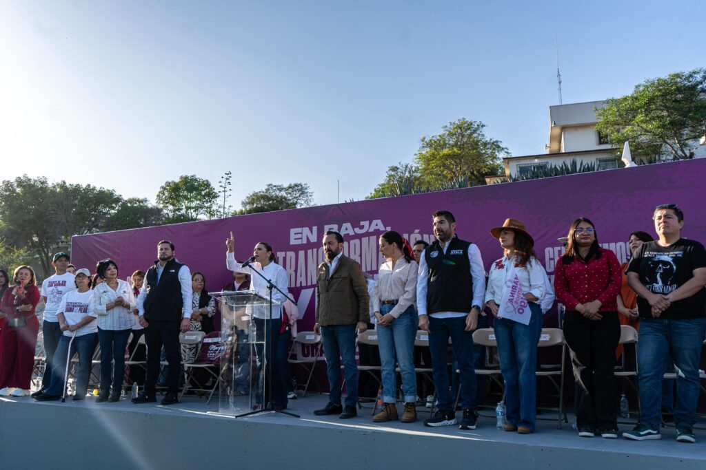 Miles asisten a verbena en apoyo a la gobernadora Marina del Pilar