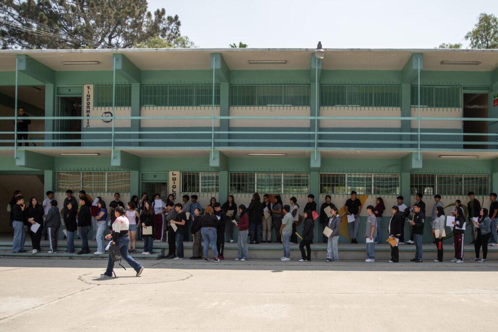 Inician exámenes de admisión para entrar a la Preparatoria Lázaro Cárdenas