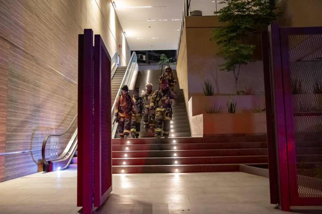 Movilización por aparente conato de incendio en plaza The Landmark