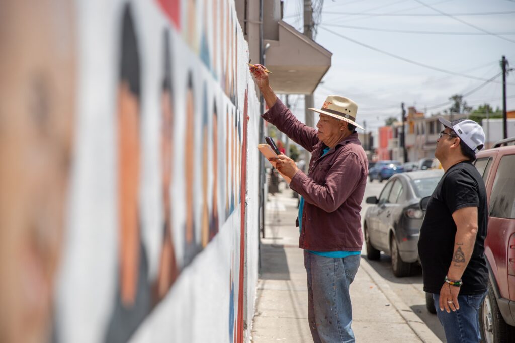 Realizan mural en la casa de Martha Molina para recordar a familiares desaparecidos