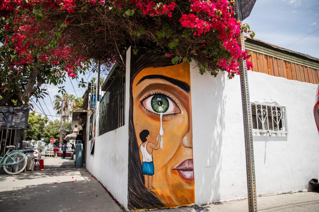 Realizan mural en la casa de Martha Molina para recordar a familiares desaparecidos