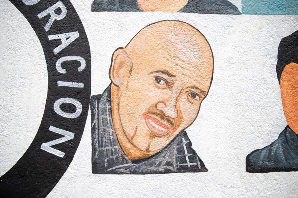 Realizan mural en la casa de Martha Molina para recordar a familiares desaparecidos