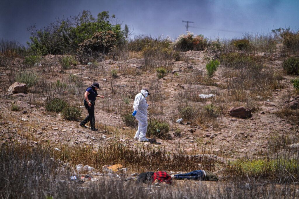 Localizan a pareja sin vida en terreno baldío del bulevar 2000