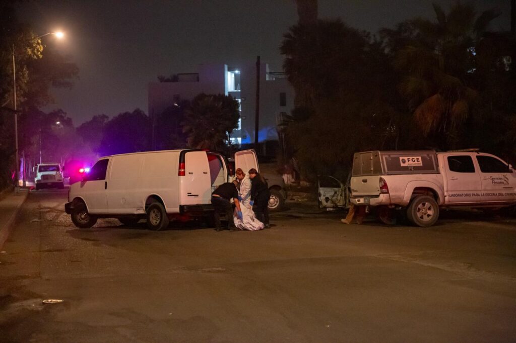 Localizan cuerpo calcinado dentro de un auto en la colonia Herrera